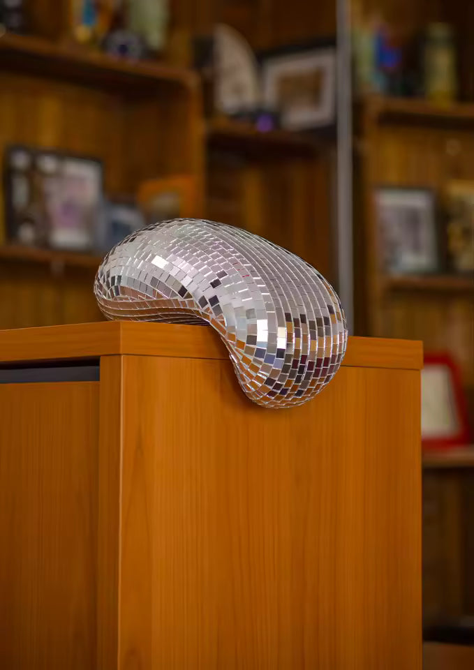 Orb – Miroir à facettes sculptural